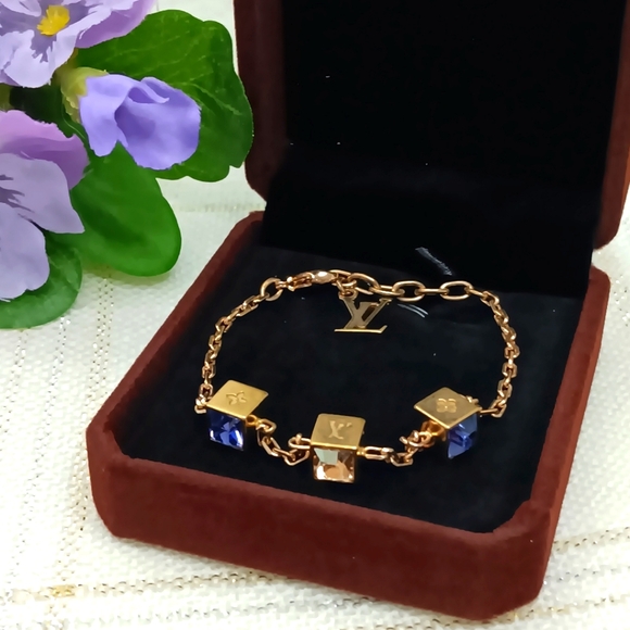 LOUIS VUITTON ✨️ GAMBLE MULTICOLORS SWAROVSKI CRYSTALS BRACELET GOLD-TONE - Picture 3 of 9